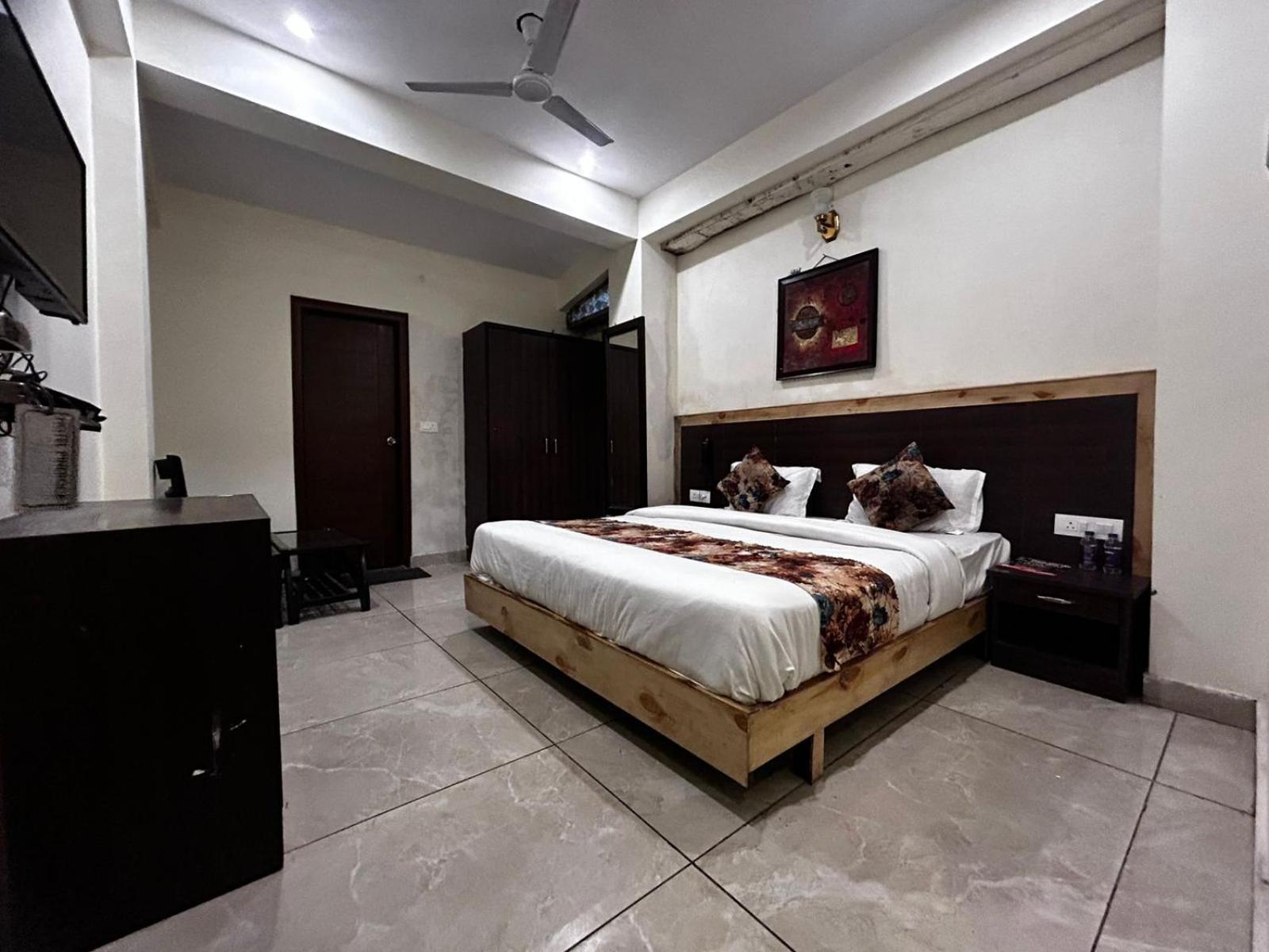 Hangout Inn Bhāgalpur Esterno foto