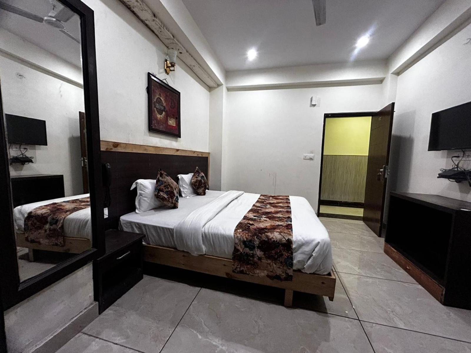 Hangout Inn Bhāgalpur Esterno foto