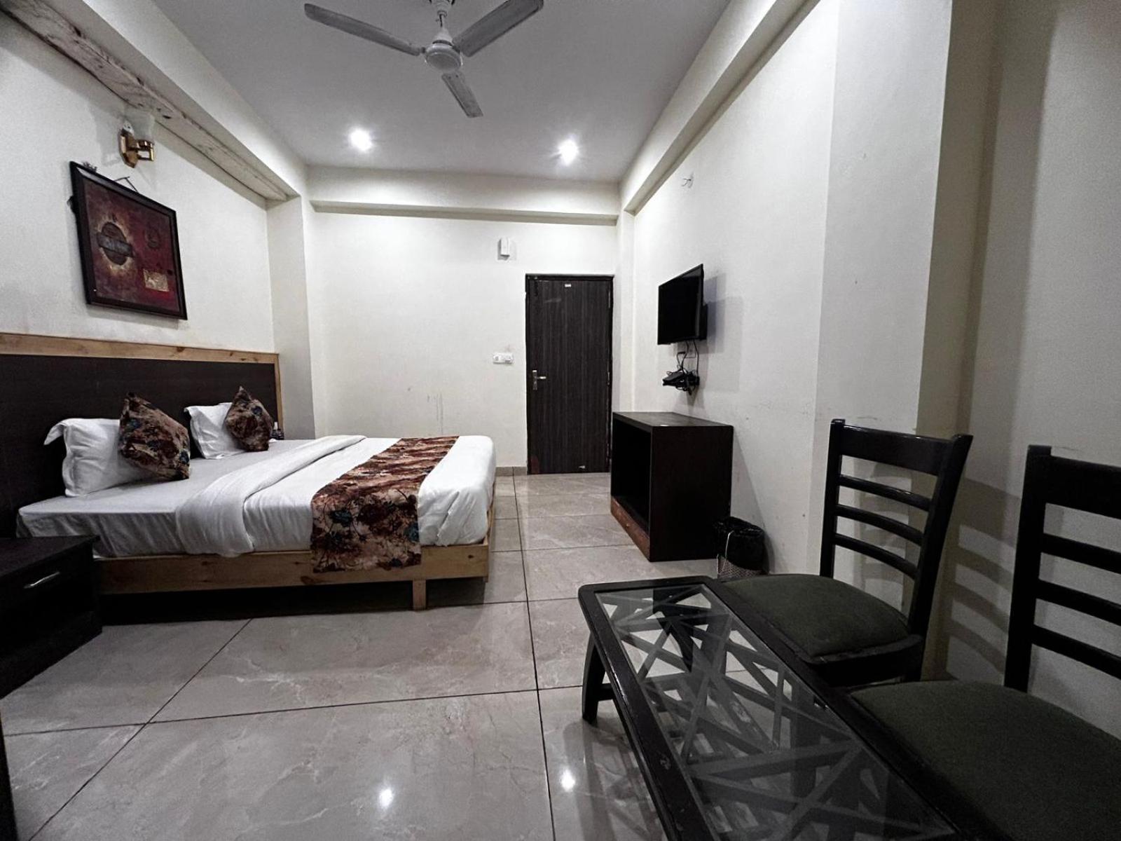 Hangout Inn Bhāgalpur Esterno foto