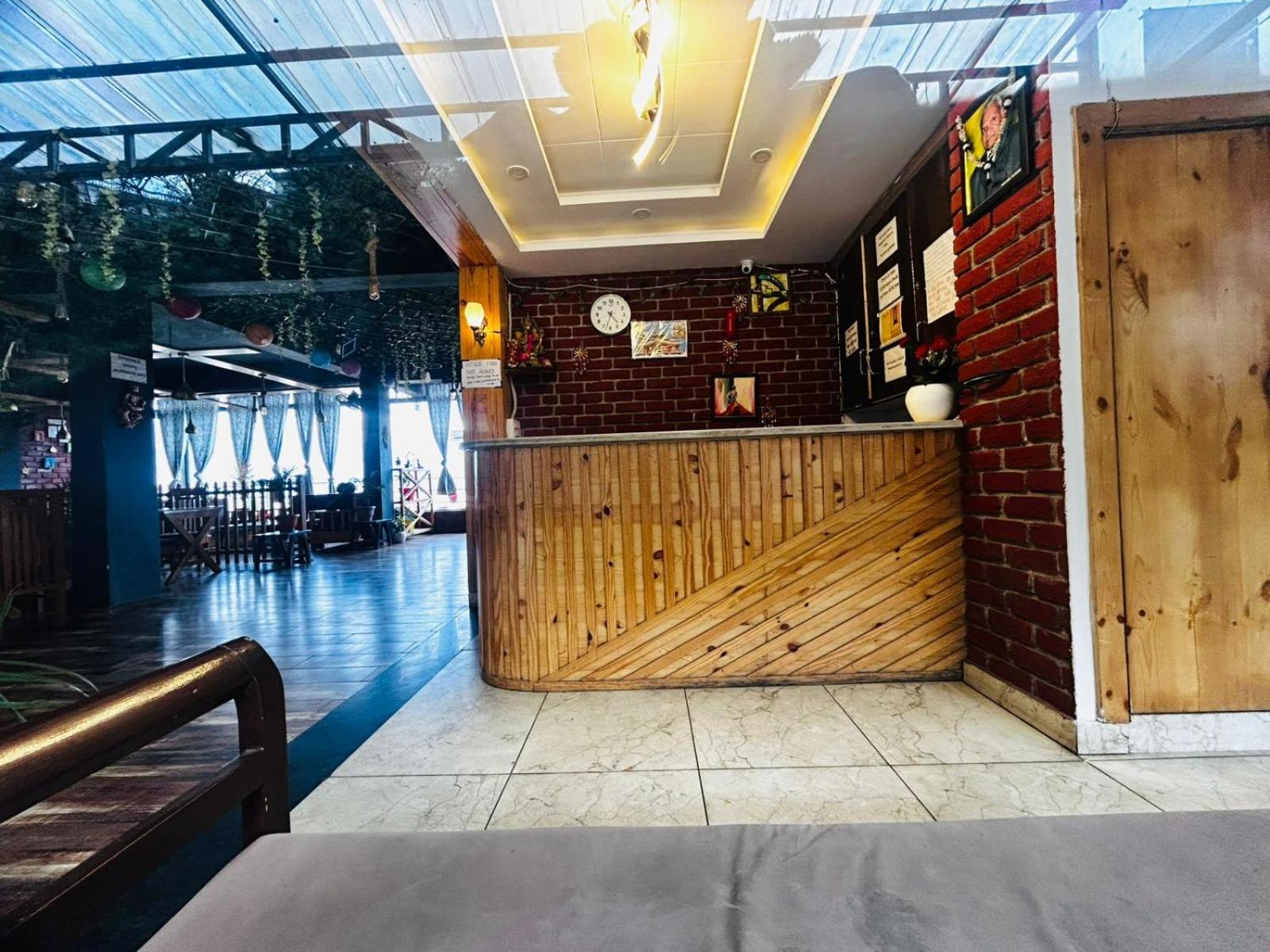 Hangout Inn Bhāgalpur Esterno foto