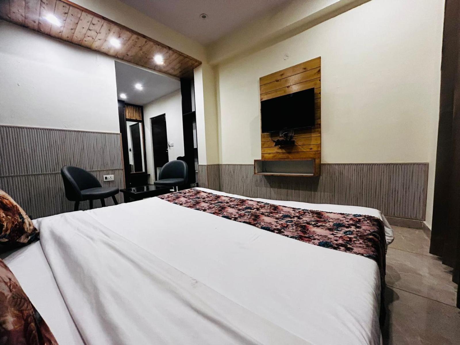 Hangout Inn Bhāgalpur Esterno foto